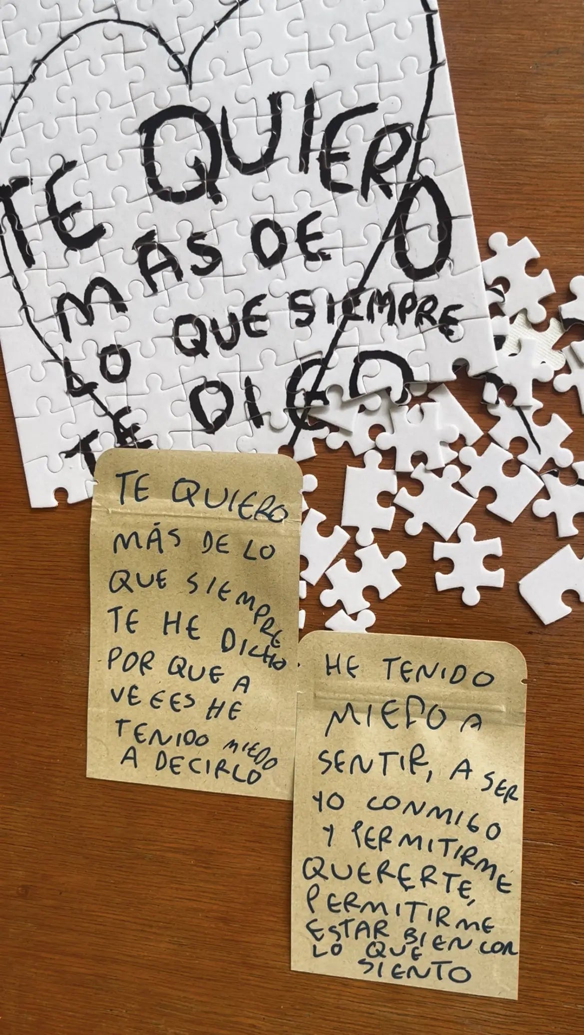 Te quiero mas de lo que siempre te digo - Rompecabezas Torna Gris - Artista Mexicano