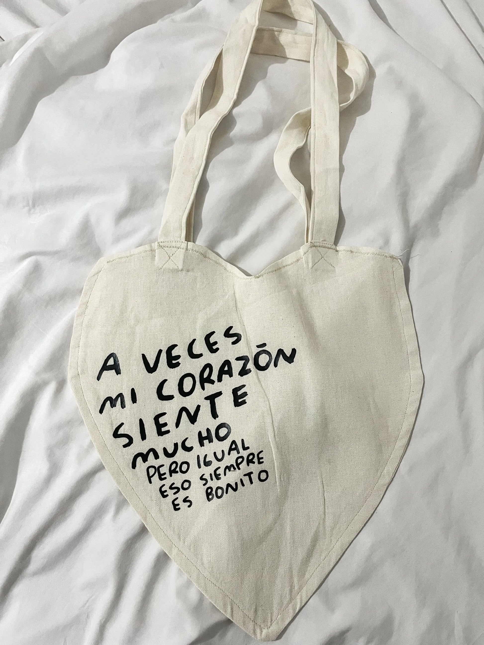 Bolsa totebag Corazon (fisico) - Torna Gris - Artista Mexicano