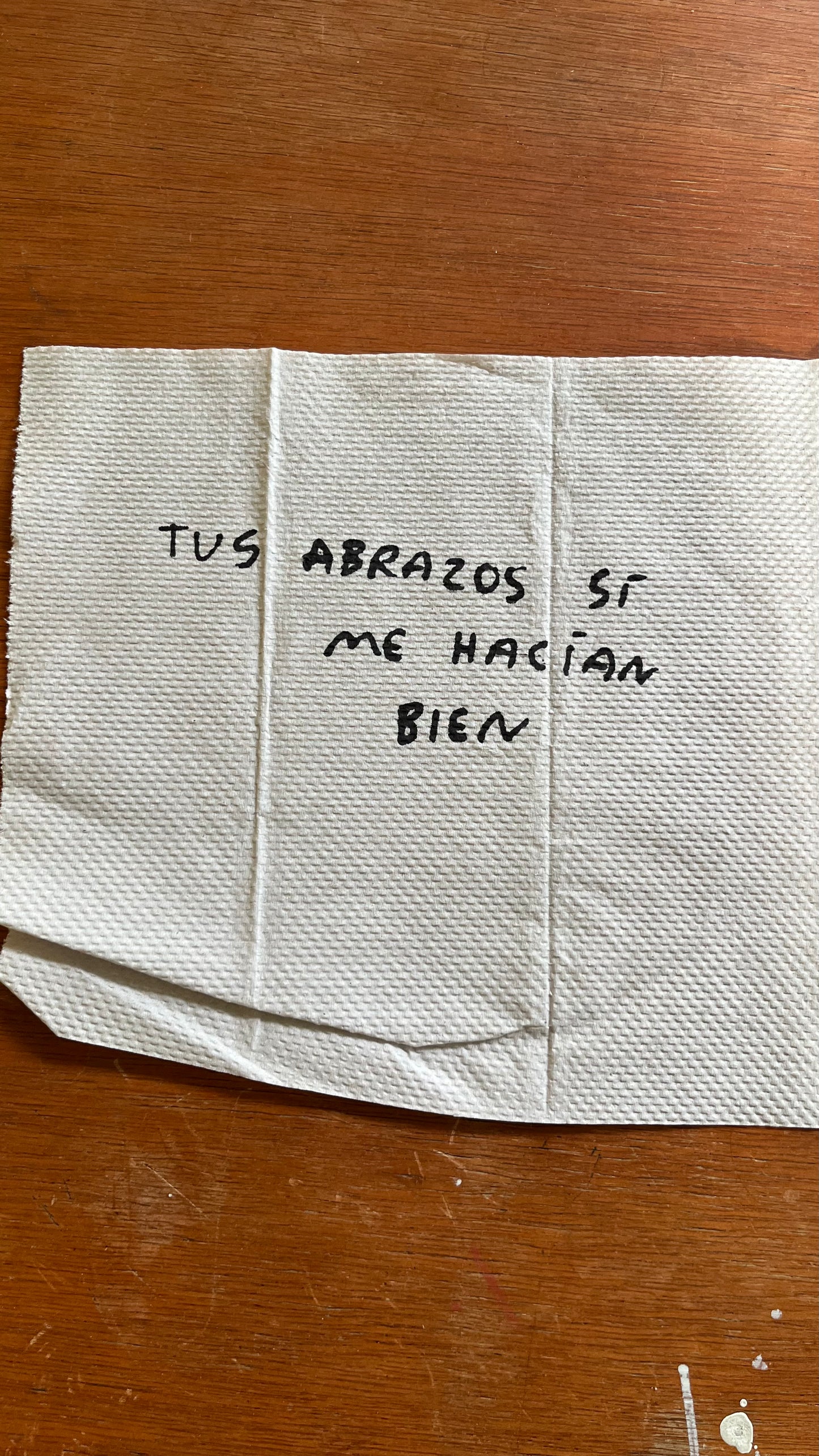 Tus Abrazos Sí Me Hacían Bien – Servilleta Enmarcada Original