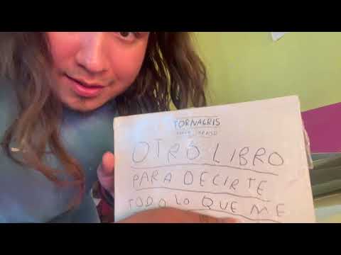un corazon y libros  / TORNA GRIS EL VLOG