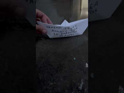 Vámonos lejos aunque sea en barquitos de papel #lejos #frases #tornagris