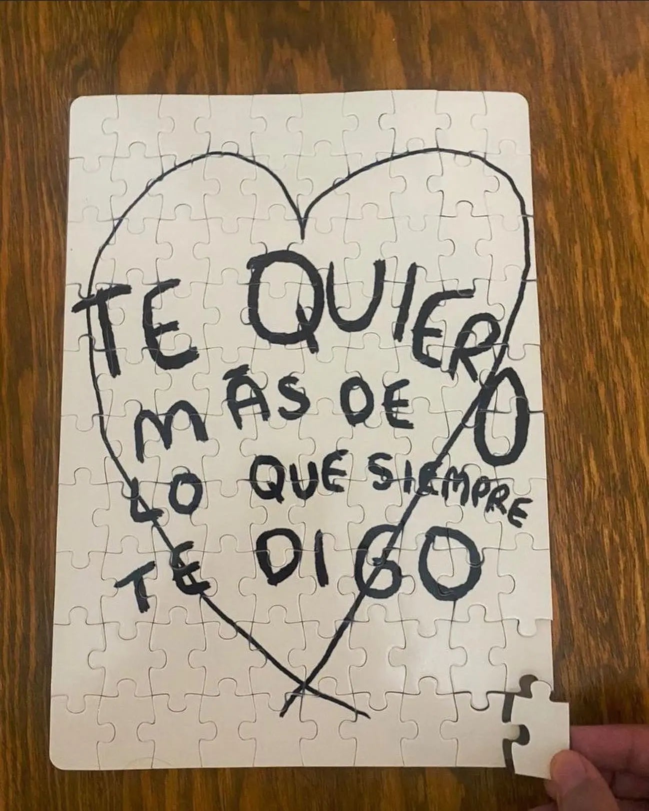 Te quiero mas de lo que siempre te digo - Rompecabezas Torna Gris - Artista Mexicano