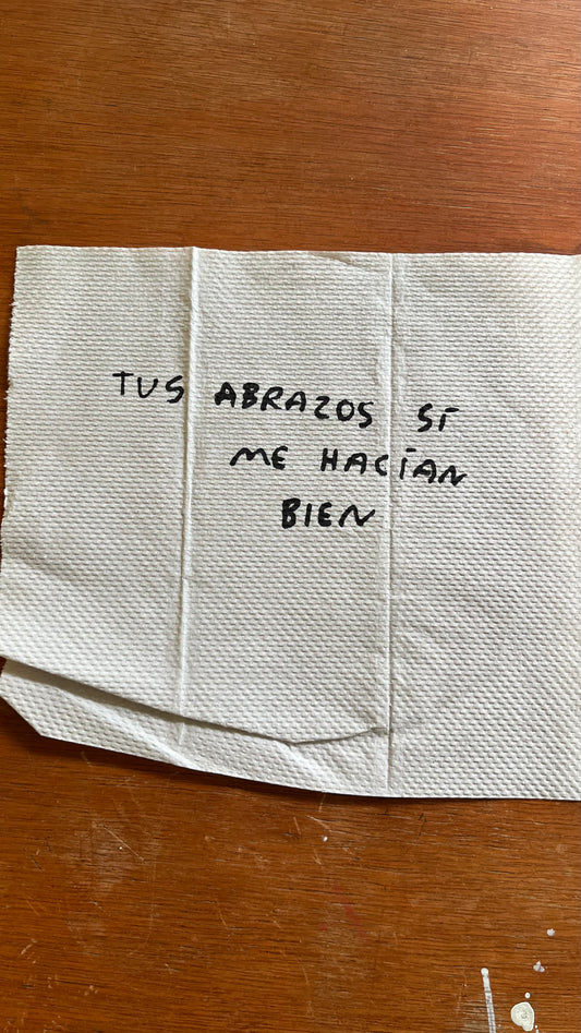 Tus Abrazos Sí Me Hacían Bien – Servilleta Enmarcada Original