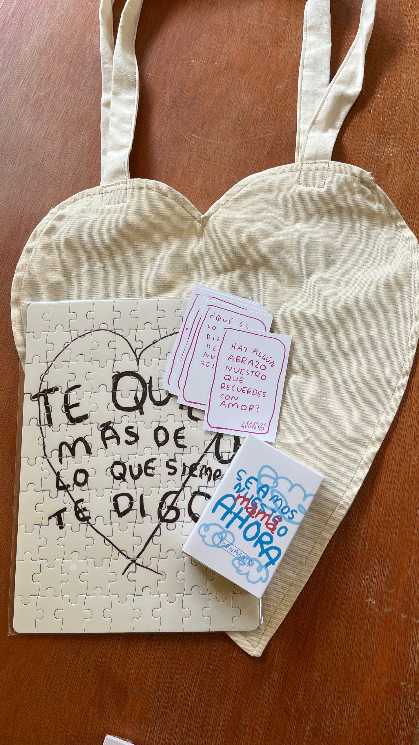 Kit Mamá: Seamos Nuestro Ahora + Bolsa Corazón + Rompecabezas