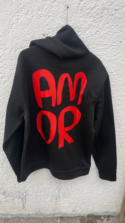 Hoodie Amor – Negra con Estampado Rojo | Tornagris
