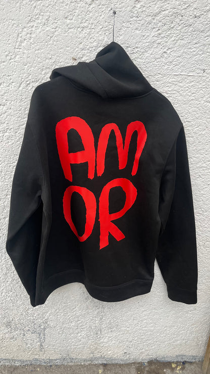 Hoodie Amor – Negra con Estampado Rojo | Tornagris