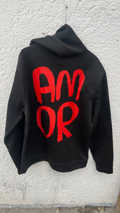 Hoodie Amor – Negra con Estampado Rojo | Tornagris